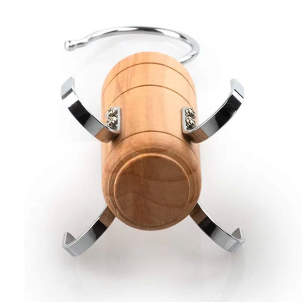 Gürtelhaken aus Zedernholz